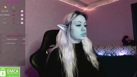 Snapshot of sunny_mood chatting on February 27, 4:02 am sunny mood online show from February 27, 4:02 am