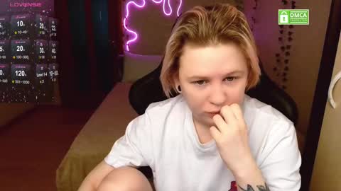 Snapshot of sunny_mood chatting on March 3, 5:42 am sunny mood online show from March 3, 5:42 am