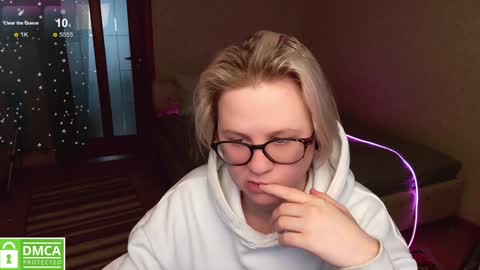 Snapshot of sunny_mood chatting on January 7, 10:33 am sunny mood online show from January 7, 10:33 am