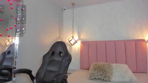  S U N N Y online show from February 4, 1:04 pm