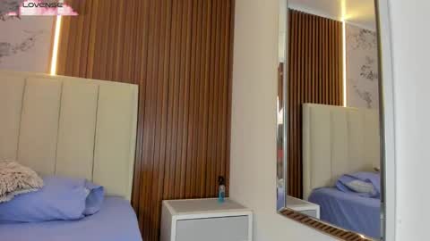  S U N N Y online show from November 21, 2:48 pm