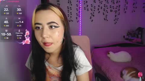 Snapshot of sunset_pienk chatting on December 13, 7:15 am Sunset online show from December 13, 7:15 am