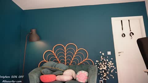 Allie online show from October 4, 4:38 pm