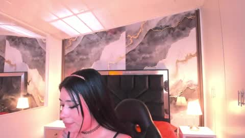 susanvilla online show from April 4, 7:32 pm