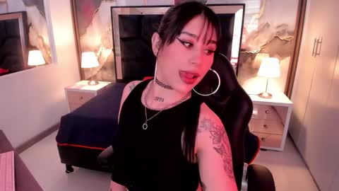 susanvilla online show from January 14, 8:17 pm