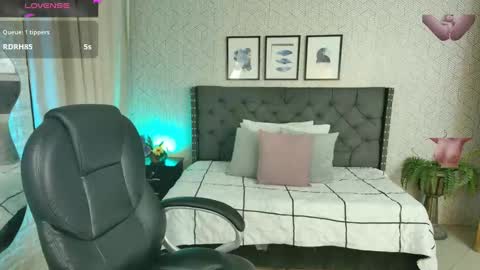   online show from December 6, 6:55 pm