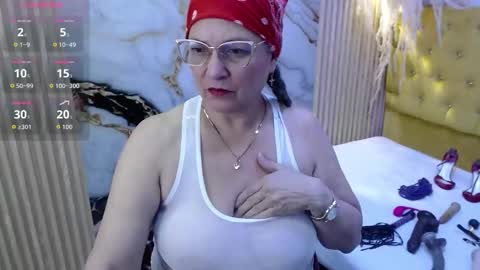 Snapshot of sussy_perez_ chatting on October 21, 2:49 am Sussy online show from October 21, 2:49 am