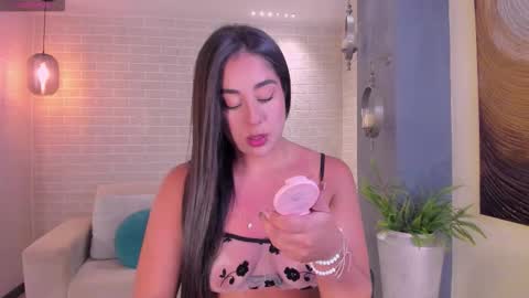 Snapshot of sussybell_ chatting on October 10, 8:35 pm Sussy Bell online show from October 10, 8:35 pm