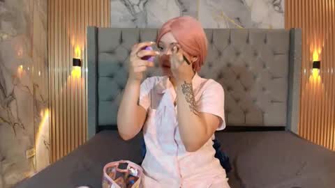 Snapshot of suxan_white chatting on October 5, 12:13 pm suxan_white online show from October 5, 12:13 pm