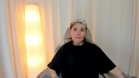 Snapshot of suzu_wolf chatting on October 15, 4:16 am suzu_wolf online show from October 15, 4:16 am