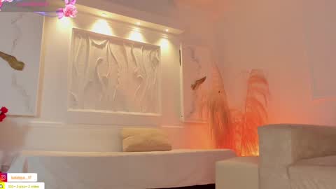 Suzy online show from March 11, 10:42 pm