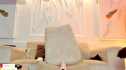 Suzy online show from January 7, 8:21 pm