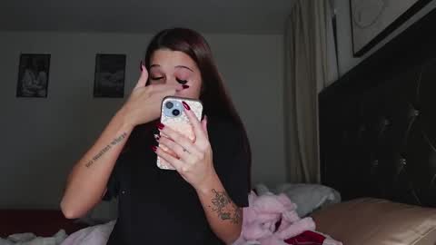 Snapshot of svtf2323 chatting on December 7, 12:57 am SV online show from December 7, 12:57 am