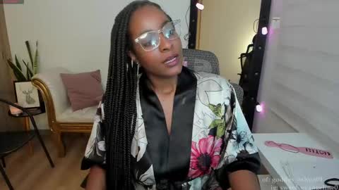 Snapshot of sweer_oshun chatting on December 11, 12:02 am Evangeline online show from December 11, 12:02 am