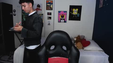 Snapshot of sweet_boys_xx chatting on October 10, 12:22 pm CristianBrayan PVT OPEN online show from October 10, 12:22 pm
