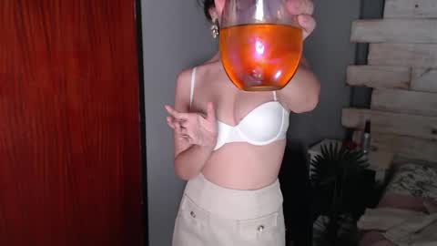 Snapshot of sweet_chantelle chatting on March 11, 12:54 am Chantelle online show from March 11, 12:54 am