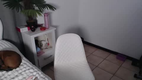 Snapshot of sweet_chantelle chatting on October 7, 10:06 pm Chantelle online show from October 7, 10:06 pm