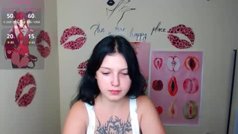 Snapshot of sweet_cherryg chatting on October 10, 12:33 pm Ivy online show from October 10, 12:33 pm