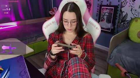 Alice online show from December 16, 3:57 am