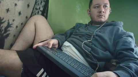 Snapshot of sweet_guy36 chatting on September 27, 3:32 pm sweet_guy36 online show from September 27, 3:32 pm