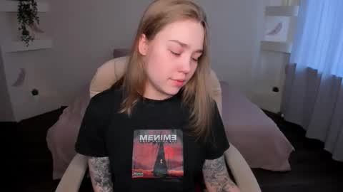 Jules online show from April 13, 4:39 am