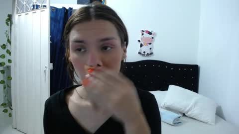 Snapshot of sweet_lady_16 chatting on December 22, 11:31 pm Lady online show from December 22, 11:31 pm