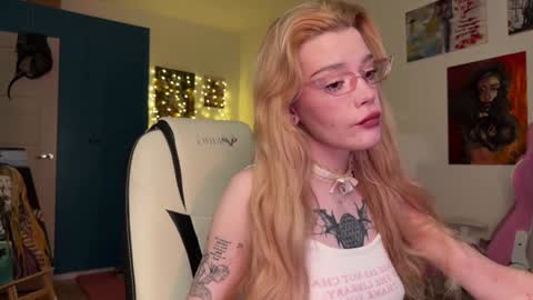 Snapshot of sweet_melissa133 chatting on January 26, 10:02 pm Melissa. Join me on Fansly link in social medias online show from January 26, 10:02 pm