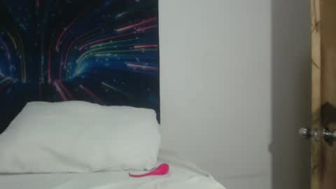 Snapshot of sweet_miamia chatting on September 22, 11:42 pm sweet_miamia online show from September 22, 11:42 pm