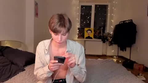 Snapshot of sweet_peach__ chatting on February 19, 7:48 pm kira online show from February 19, 7:48 pm