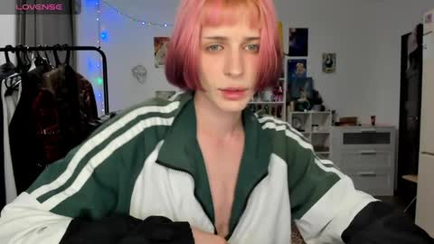 kira online show from April 16, 8:09 pm