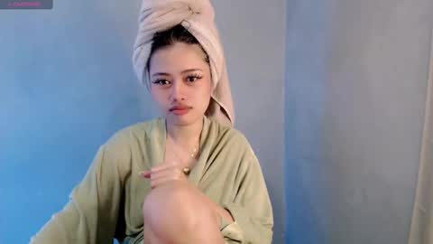 Snapshot of sweet_sirenxx chatting on February 13, 5:26 am Leah online show from February 13, 5:26 am