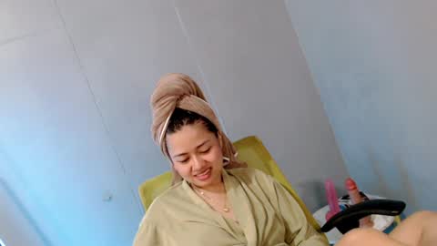 Snapshot of sweet_sirenxx chatting on January 28, 7:43 am Leah online show from January 28, 7:43 am