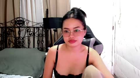 Leah online show from December 20, 10:33 am