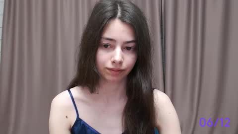 Snapshot of sweet_sweet_angel chatting on December 6, 2:00 pm Angel online show from December 6, 2:00 pm