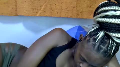 sweet_zarah online show from February 4, 7:18 pm