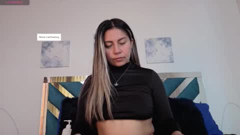 Snapshot of sweetblueberry_ chatting on October 1, 1:32 pm Cinthia online show from October 1, 1:32 pm
