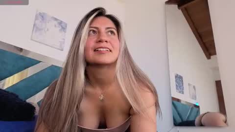Snapshot of sweetblueberry_ chatting on September 26, 3:09 pm Cinthia online show from September 26, 3:09 pm