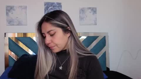 Snapshot of sweetblueberry_ chatting on October 21, 12:54 pm Cinthia online show from October 21, 12:54 pm