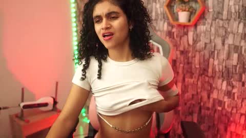 Salom independent model online show from December 19, 9:43 pm