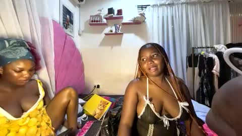 Snapshot of sweetcoochiex chatting on October 25, 6:52 pm sweetcoochiex online show from October 25, 6:52 pm