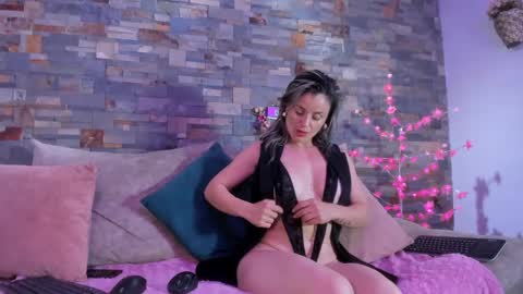 Snapshot of sweetfantasyy69 chatting on February 4, 10:55 pm sweef online show from February 4, 10:55 pm