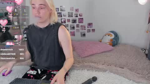 sweethearts_friends online show from May 10, 1:01 am
