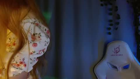 Snapshot of sweetie_lover chatting on September 28, 9:35 pm Annie online show from September 28, 9:35 pm