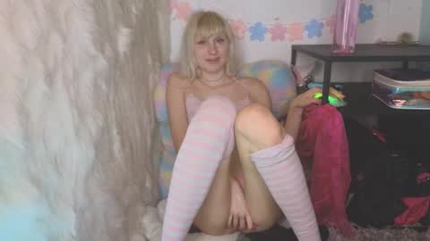 Snapshot of sweetlaumina chatting on September 24, 7:15 am Sweet Laumina online show from September 24, 7:15 am