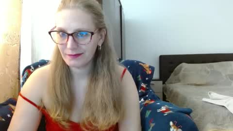 Snapshot of sweetmayaxoxo chatting on March 5, 2:12 pm sweetmayaxoxo online show from March 5, 2:12 pm