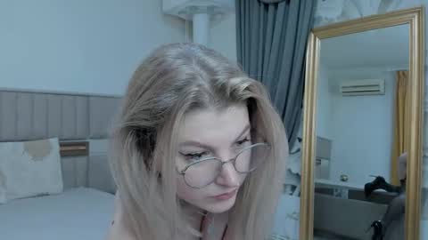 Snapshot of sweetmilf36 chatting on September 9, 8:09 pm Claudia online show from September 9, 8:09 pm