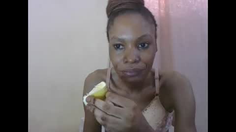 ESTHER online show from April 14, 9:34 am