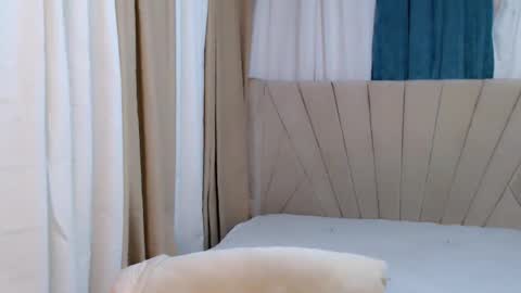 Snapshot of sweetprincess_athena chatting on October 31, 9:48 pm Princess Ella online show from October 31, 9:48 pm