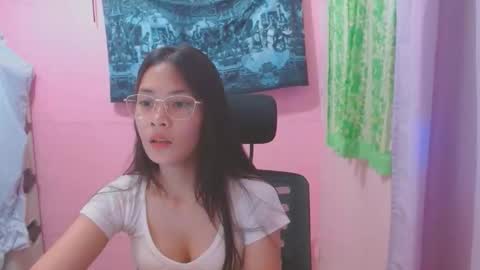 Mia online show from May 31, 4:55 am