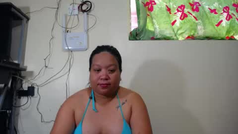 mia and luna online show from May 22, 1:12 am